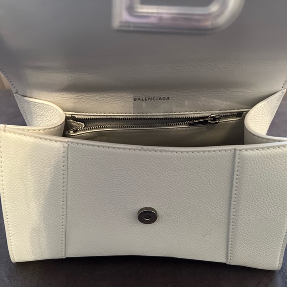 Balenciaga Hourglass SMALL. Willing to negotiate price. - Picture 4 of 9